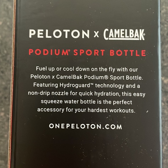 NWT Peloton x Camelbak Waterbotter - Picture 3 of 5